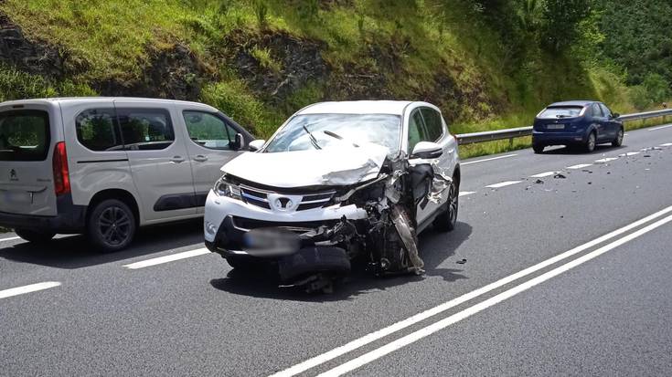 Bi lagun zauritu dira Azkaraten izan den auto istripuan