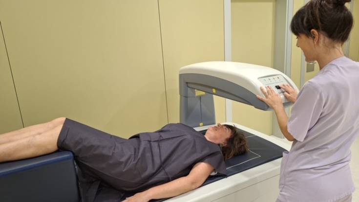 Dentsiometroa instalatu dute Eibarko Ospitalean, hezur-gaixotasunen diagnostikoa hobetu eta arintzeko