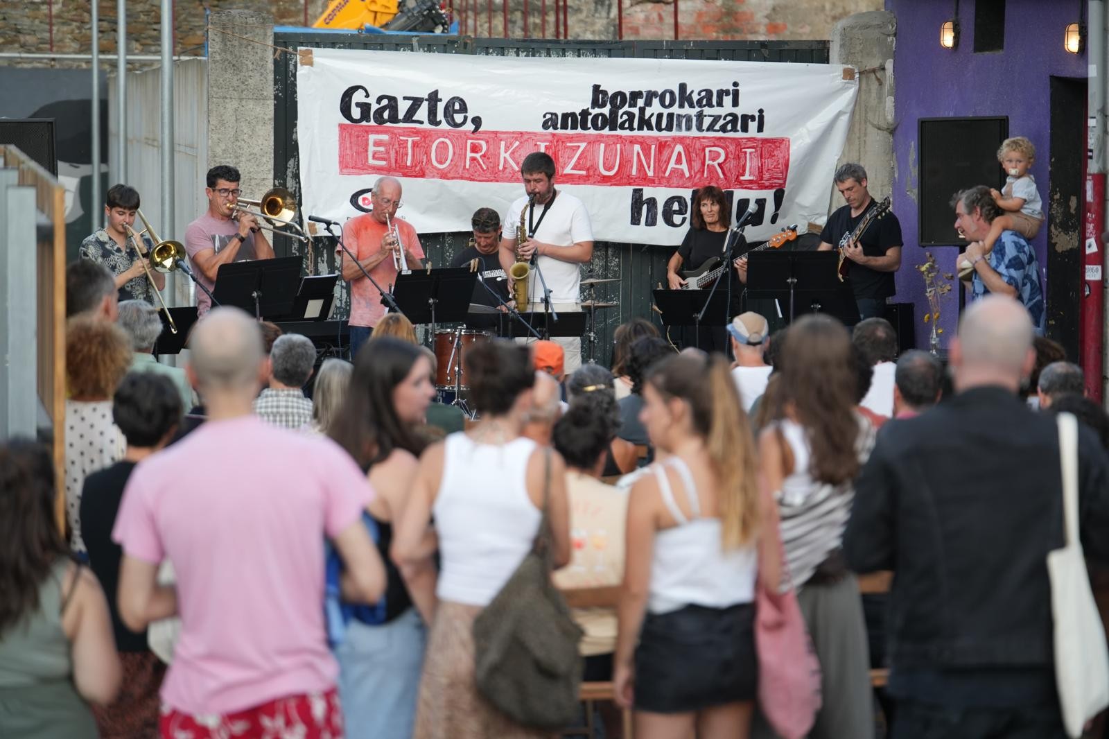 Blues Tailerreko musikarien kontzertua izango da gaur Asteazken Akustikoen barruan