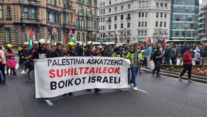 Sindikatuek Palestinaren alde mobilizatzera deitu dituzte langileak