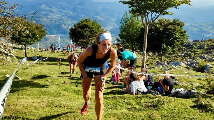 Ainhoa Lendinez txapeldunorde Azpeitiko Zuzenien mendi lasterketa bertikalean