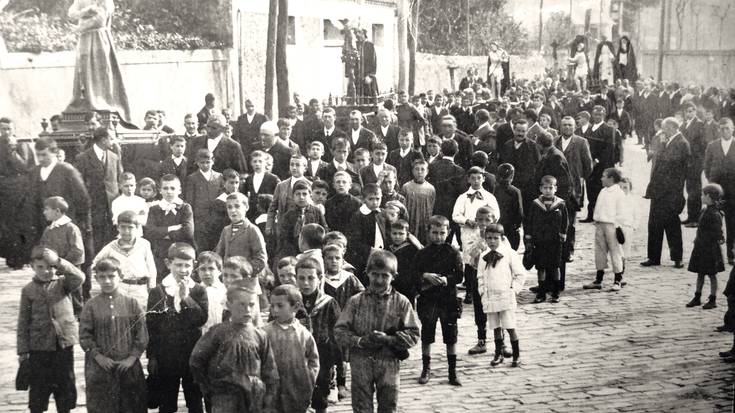 1910: Ostiral Santuko prozesioa
