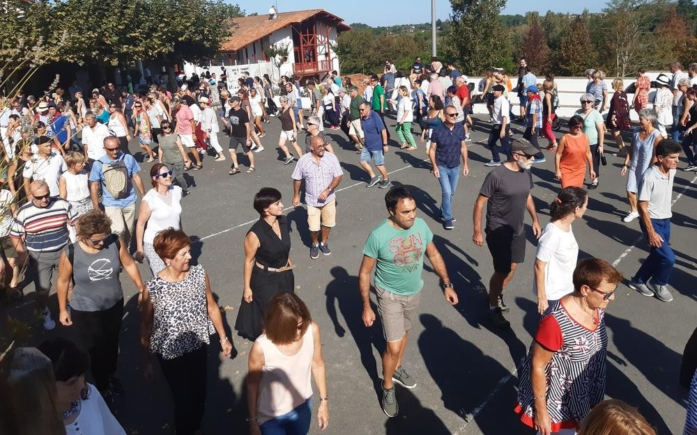 Izen ematea zabalik Arrangoitzeko Mutxikoen Egunera joateko Soraluzetik