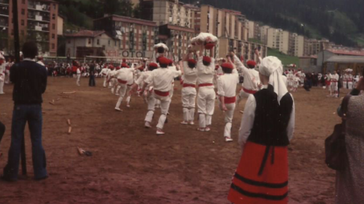 San Pelaio dantzariz gainezka