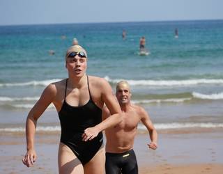 Paula Calvo txapeldunorde Getaria-Zarautz itsas zeharkaldian
