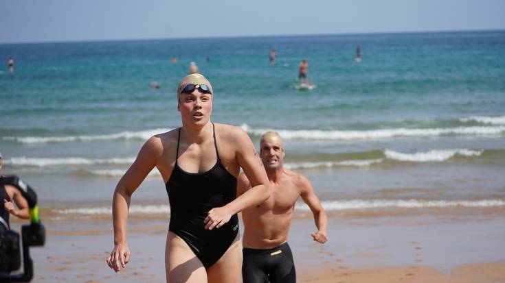 Paula Calvo txapeldunorde Getaria-Zarautz itsas zeharkaldian
