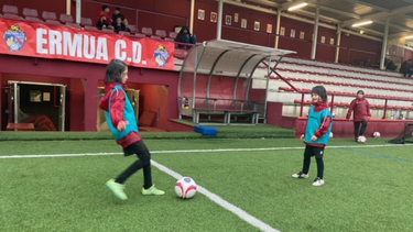 "Pasa Baloia, Neska" ate irekiak eskainiko ditu Ermua CDk, Athletic Clubaren laguntzarekin