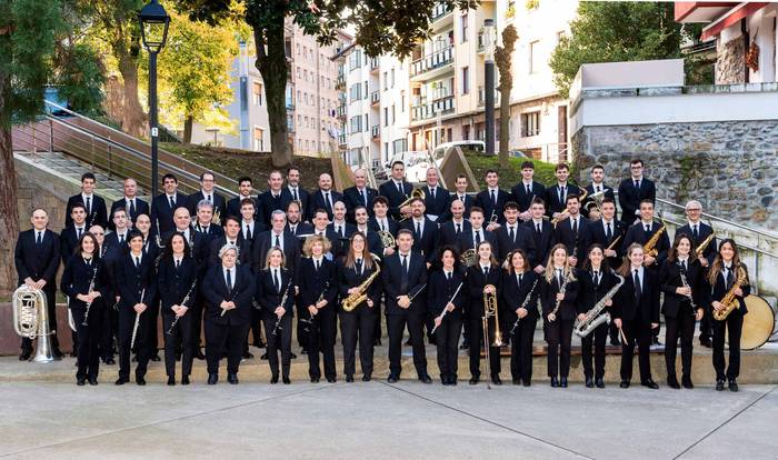 Elgoibarko Udal Musika Bandaren kontzertua eta dultzaineroen kalejira, domekan