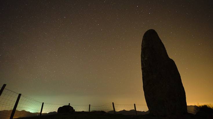 Aurora borealaren irudiak Arribiribiletako zutarritik