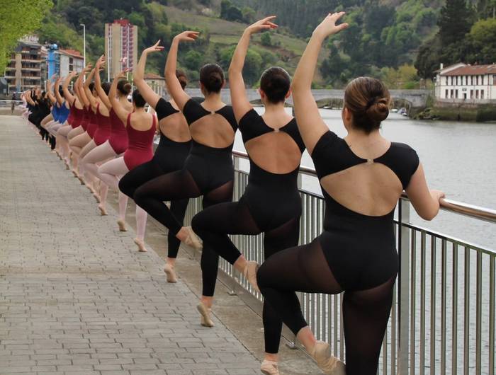 Kulunkako 62 dantzarik parte hartuko dute barra klasikoaren erakustaldian, bihar