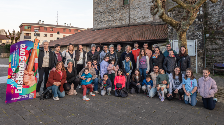 Mallabiko Korrikako lekuko eramaileen talde argazkia