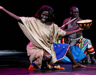Serbia, Senegal eta Euskal Herriko dantzak batu ditu aurtengo folklore jaialdiak