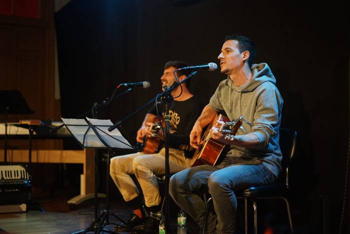 Herriko musikariak oholtzara igoko dira bihar, ‘Euskeraz Bagera!’ kontzertu akustikoan