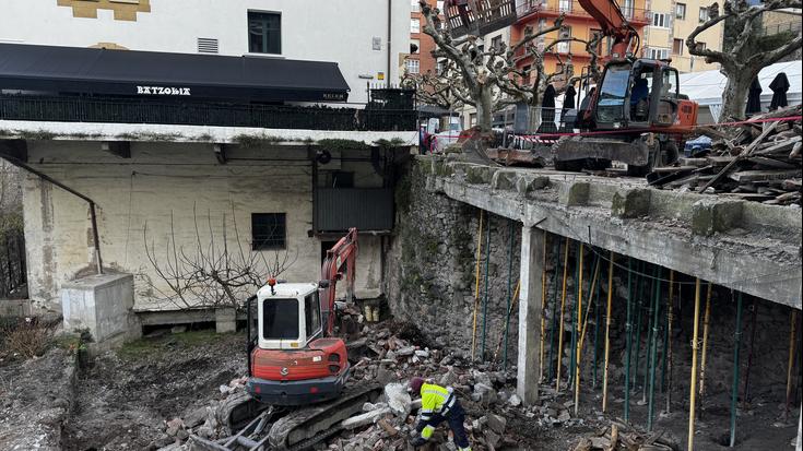 Soraluzeko PSE-EE pozik azaldu da “Plaza Zaharra Deba ibaiarekin integratzeko aurrerapenak eman direlako”