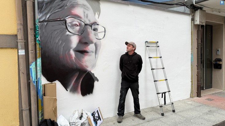 Mural berria margotzen ari da Gorka Gonzalez Ermuan