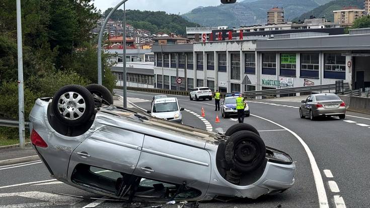 Auto bat irauli da Olaso parean