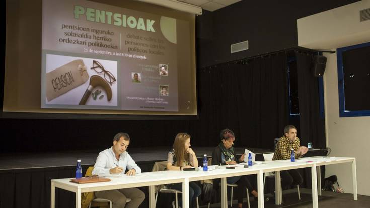 Pentsioei buruzko ikuspuntuak mahai-gainean