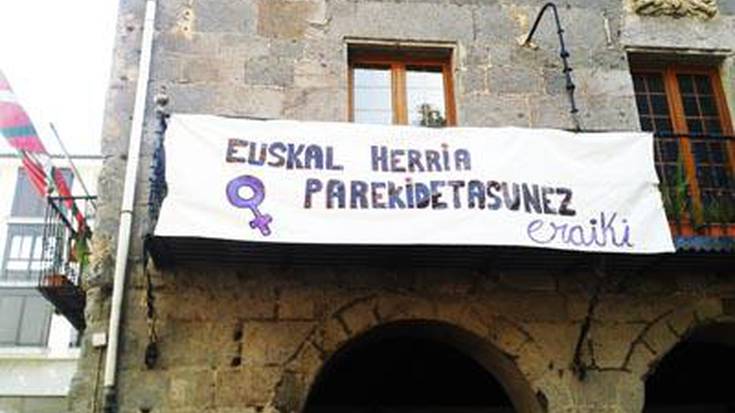 Elkarretaratzea eta luntx feminista Emakumearen Nazioarteko Egunean