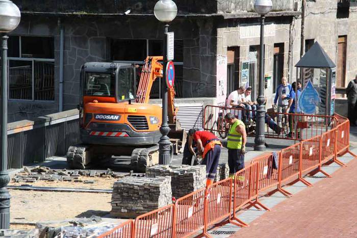 Herritarrek zubian eta erdiguneko kaleetan kenduko diren materialak eskatzeko epea zabaldu du Udalak