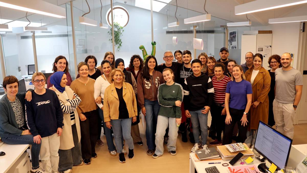 Elgoibarko Izarra bisitatu dute euskara ikasten ari diren hainbat herritarrek