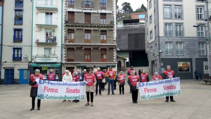 Urteko lehen mobilizazioa egin dute Deba-Itziarko pentsiodunek