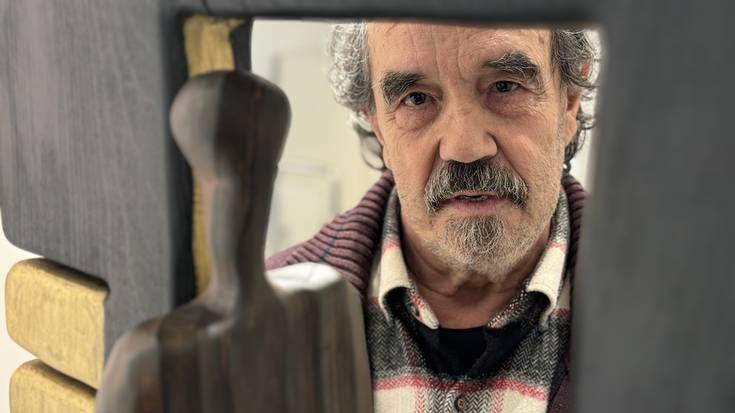 Julio Mendikutek ‘Kimigramak basoan’ erakusketa aurkeztu du eoliken gaineko alegatu eta guzti