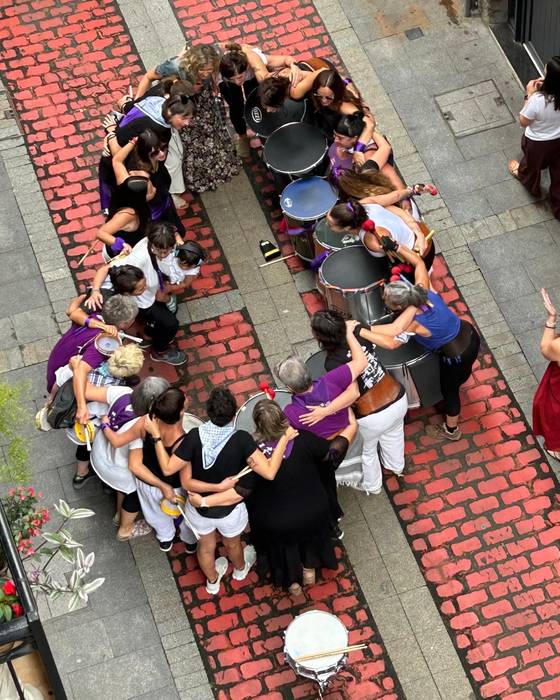"Erritmoak, talde-lana eta norberaren garrantzia landuko ditugu" Soraluzeko batukada feministan