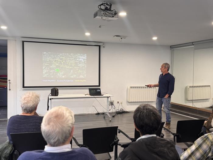 "Aurkikuntzen garrantzia" azpimarratu zuen, besteak beste, Jesus Tapia arkeologoak