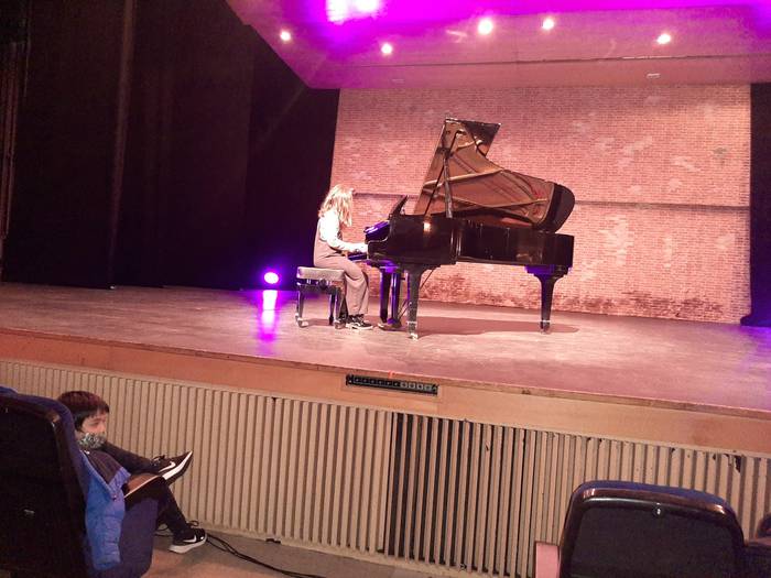 Musika Eskolako pianojoleak Arrasateko Amaia Antzokian