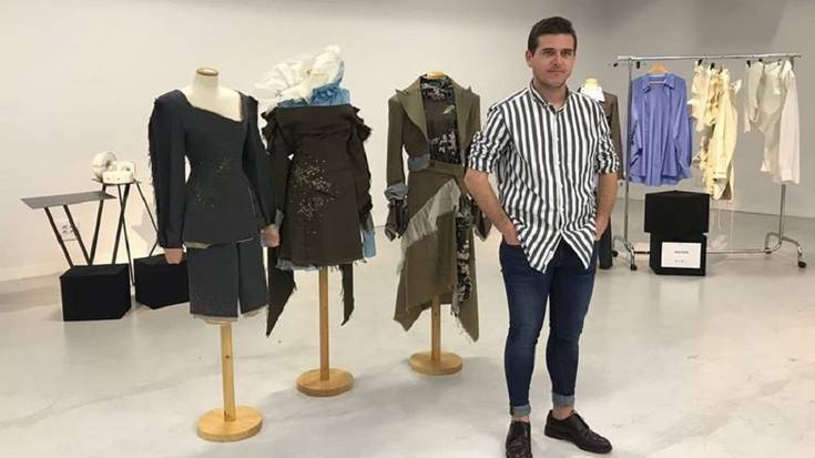 Eneko Iturbek euskal diseinatzaile onenaren saria jaso du Bilbao International Art & Fashion lehiaketan