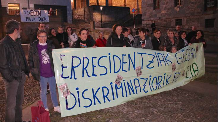 Egoitzako langileek protesta egin dute kalean