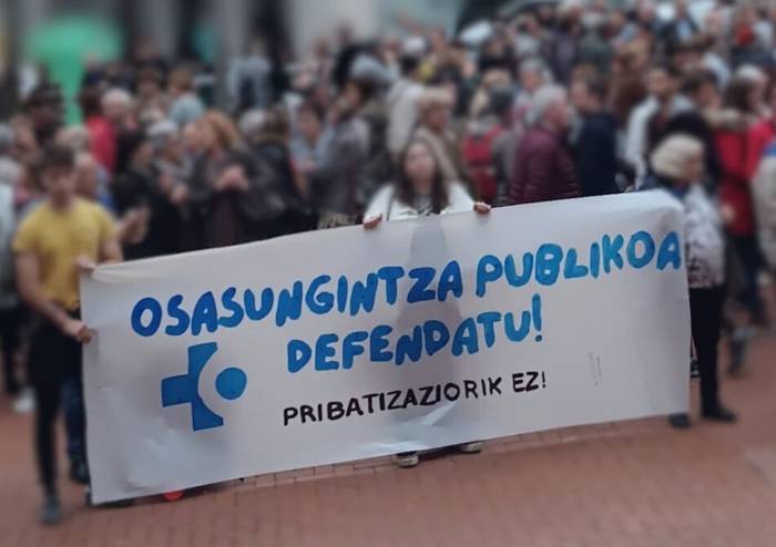 Osasun publikoaren alde kalera ateratzeko deia egin dute