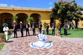 Mariachi Imperial de Guajanatoren kalejira eta kontzertua