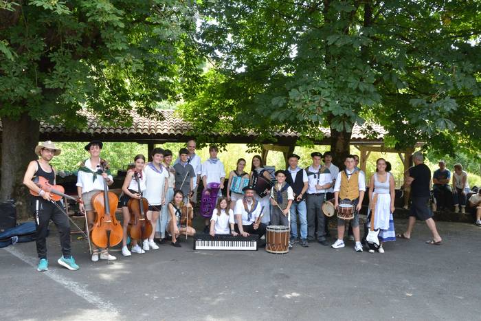 Musika Eskolako musikariak Ezoziko Erromerian