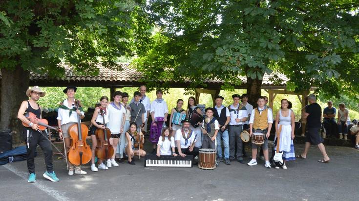 Musika Eskolako musikariak Ezoziko Erromerian