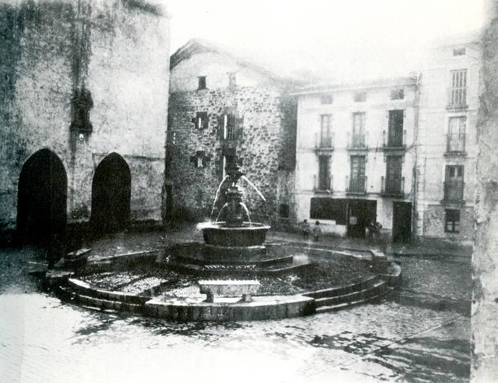 Plaza Zaharra eta Itxurrikua baserria
