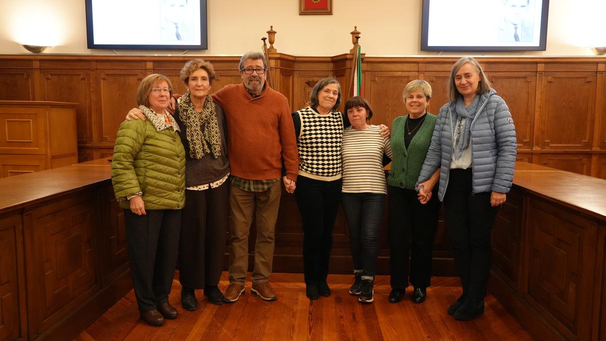 Debako Bizikidetza Batzordeak omenaldia egin die indarkeria politikoaren biktimei eta justizia eskatu du Josu Zabala Salegiren kasurako