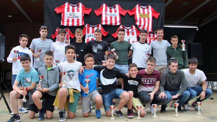 Paella jan herrikoi baten bueltan agurtu zuen Club Deportibo Elgoibarrek denboraldia