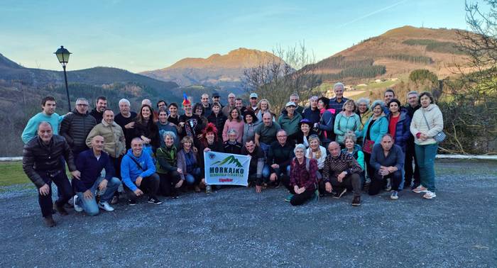 Mendian eta sagardotegian lagunarte giroan