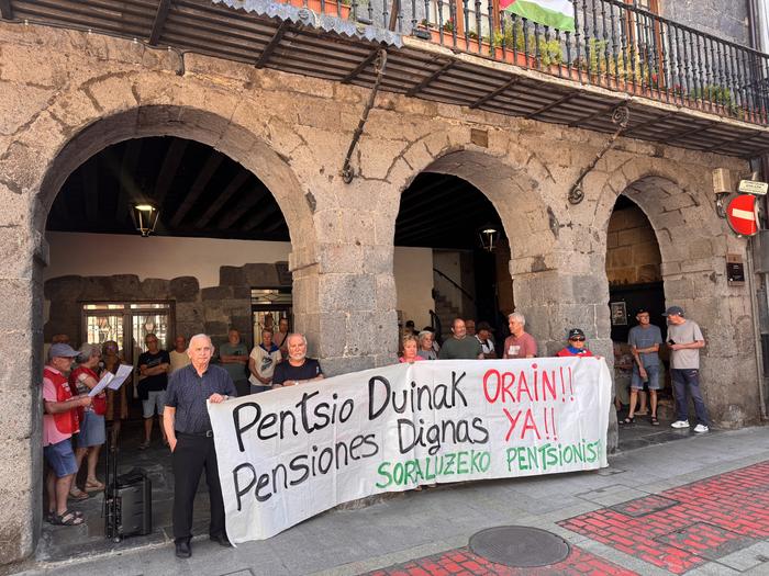 Hiri eta Komunitate Lagunkoien 3. Mundu Biltzarrean parte hartzeko aukerarik eman ez izana salatuko dute