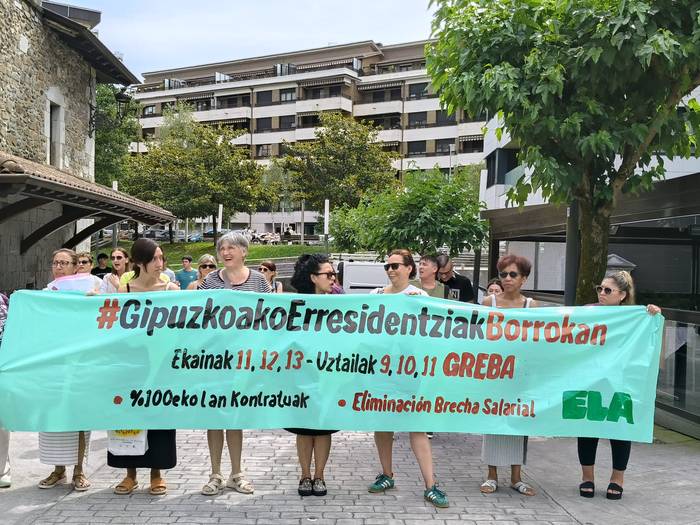 San Lazaro egoitzako beharginek ere egin dute bat grebarekin