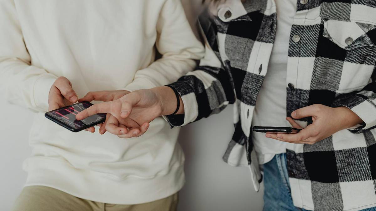 Ikasleek gidatuko dituzte mugikorra erabiltzen ikasteko saioak Arbilen