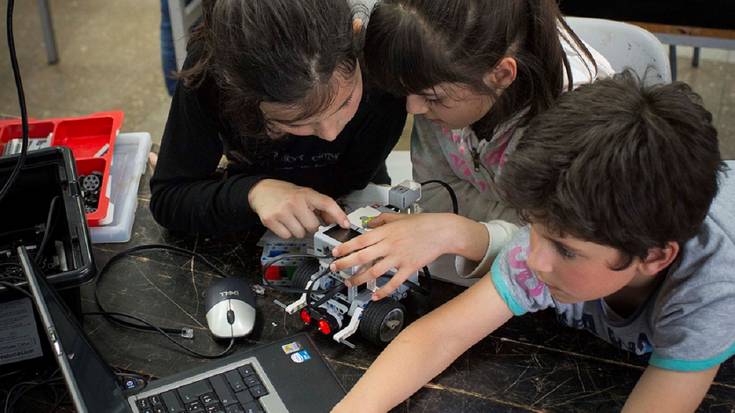 Robotika tailerrak antolatu ditu Elgoibarko Udalak