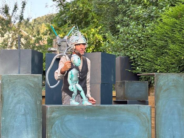 'Kay robot' txotxongilo ikuskizuna