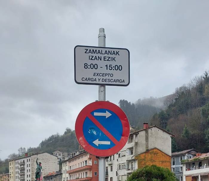 Aparkatzeko arau berriak zubian