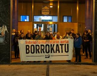 Indarkeria matxistaren kontra indarrak batzera deitu dute Mendaroko elkarretaratzean