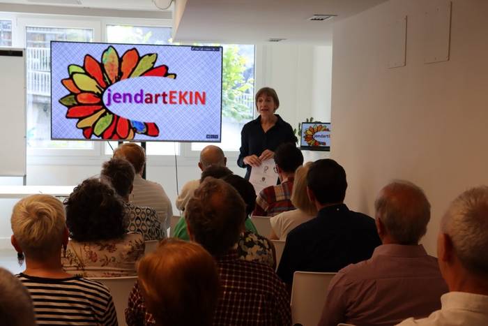 2024-2025 ikasturte arrakastatsuaren ostean, jendartEKIN proiektua martxan da berriz ere eta izena eman daiteke dagoeneko