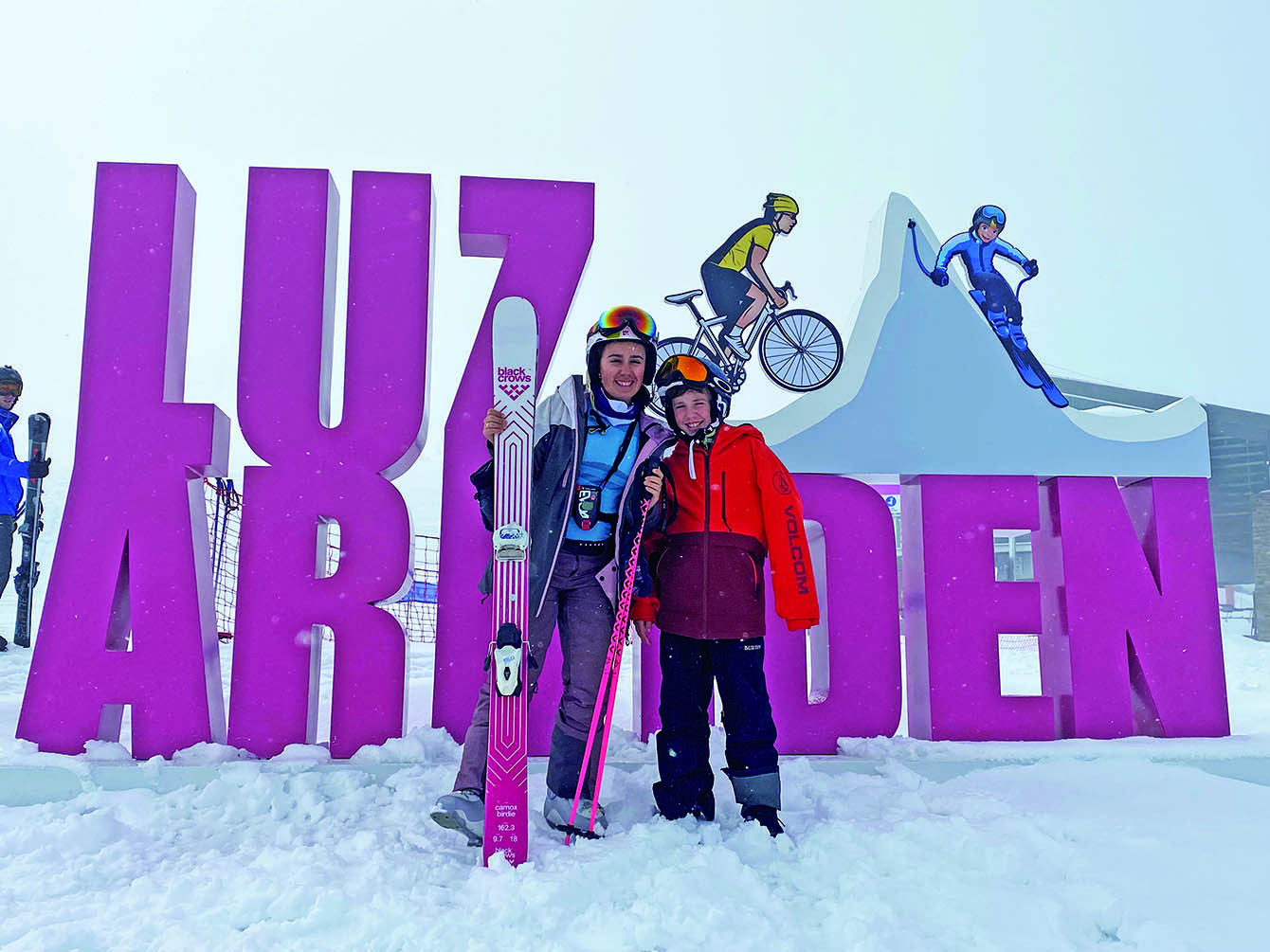 Snowboard eta eskiekin familia eta lagun artean elkarrekin
