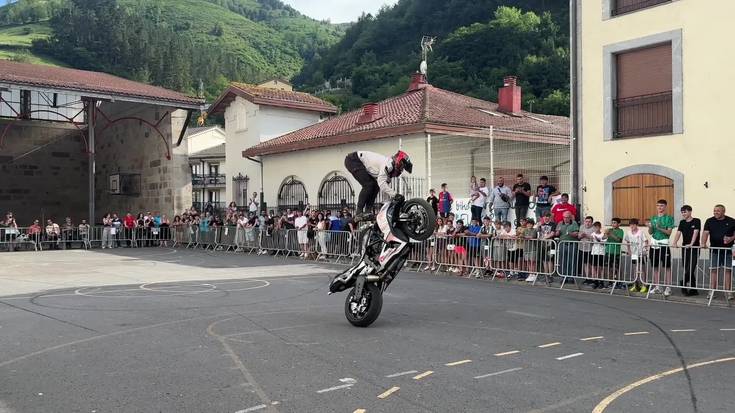 Txundituta Cuadrado Stunt-en erakustaldiarekin