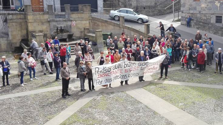 Pentsioen arazoa "artifizialki" eraikitakoa dela salatu dute gaurko elkarretaratzean